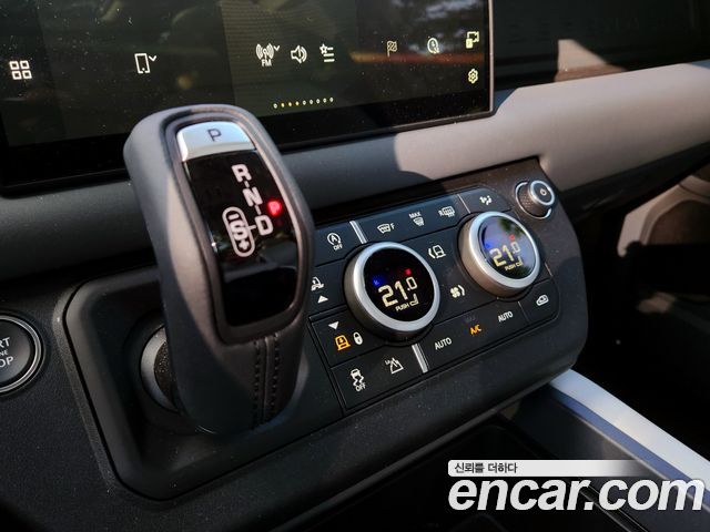 Land Rover Defender 2025 — photo 10