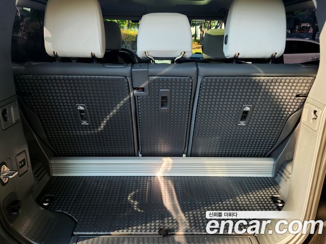 Land Rover Defender 2025 — photo 17