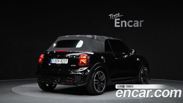 Mini Cooper Convertible 2019 — photo 2