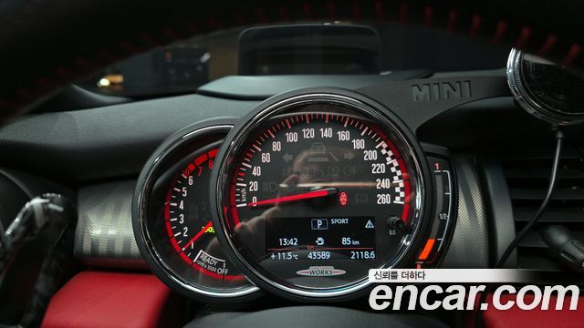 Mini Cooper Convertible 2019 — photo 8