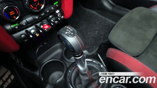 Mini Cooper Convertible 2019 — photo 9