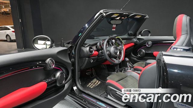 Mini Cooper Convertible 2019 — photo 10