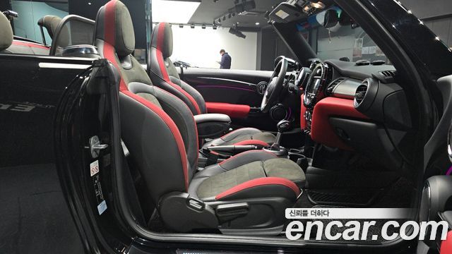 Mini Cooper Convertible 2019 — photo 11