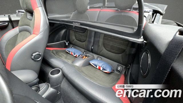 Mini Cooper Convertible 2019 — photo 12