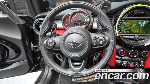 Mini Cooper Convertible 2019 — photo 13