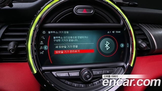 Mini Cooper Convertible 2019 — photo 15