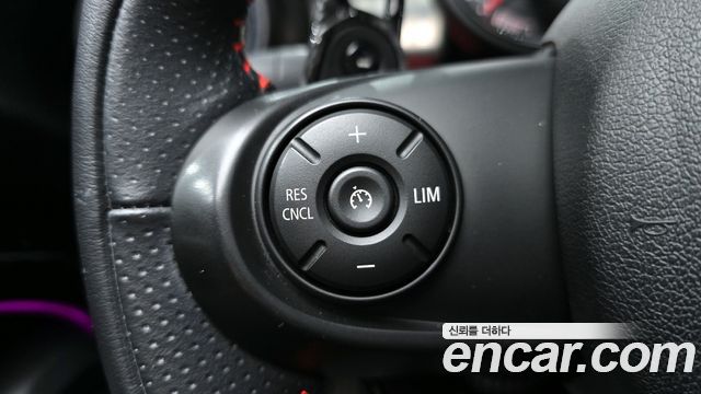Mini Cooper Convertible 2019 — photo 16