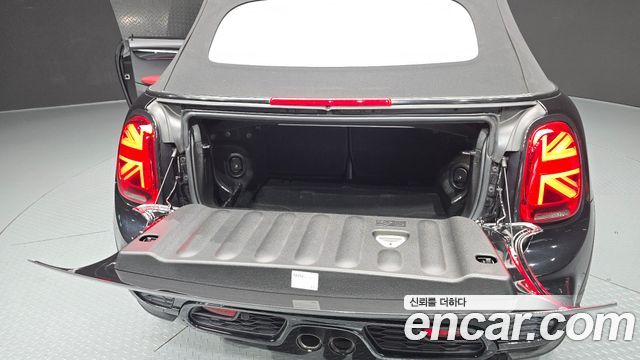 Mini Cooper Convertible 2019 — photo 20