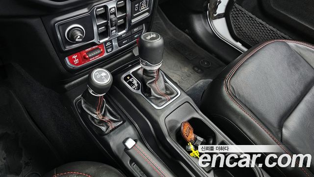 Jeep Wrangler 2022 — photo 9