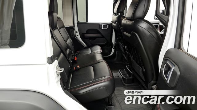 Jeep Wrangler 2022 — photo 12