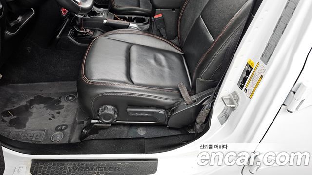 Jeep Wrangler 2022 — photo 18