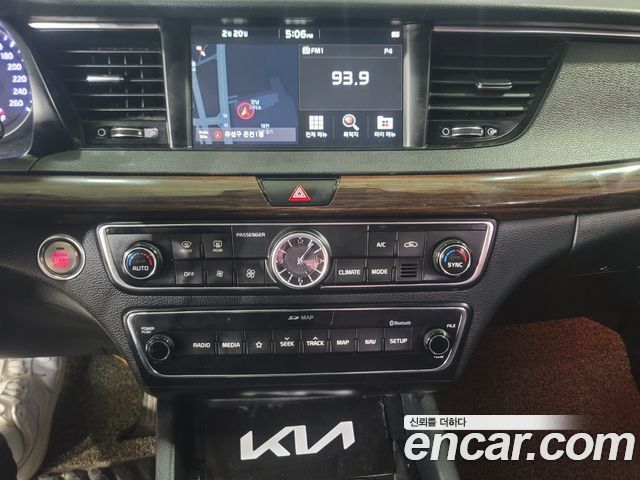 Kia K7 2018 — photo 12