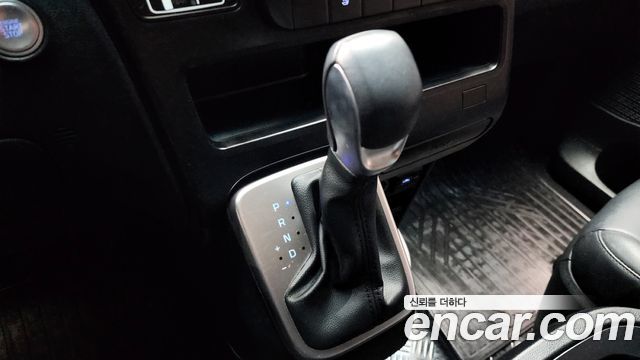 Hyundai Staria 2024 — photo 9