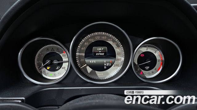 Mercedes-Benz E-Class 2016 — photo 8