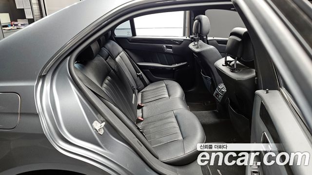 Mercedes-Benz E-Class 2016 — photo 11