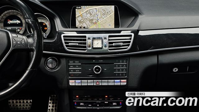 Mercedes-Benz E-Class 2016 — photo 14
