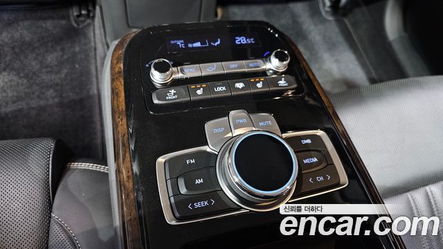 Genesis G90 2019 — photo 18
