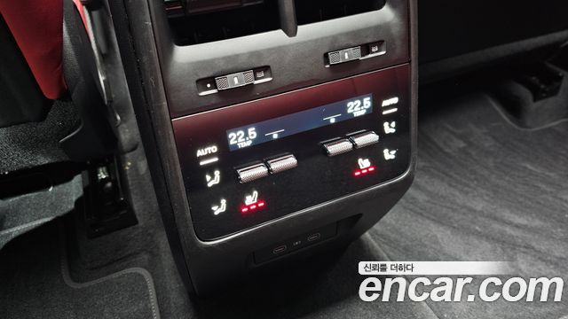 Porsche Macan 2025 — photo 17