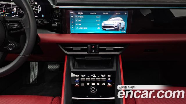 Porsche Macan 2025 — photo 18