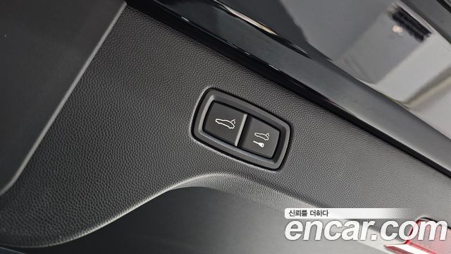 Porsche Macan 2025 — photo 19