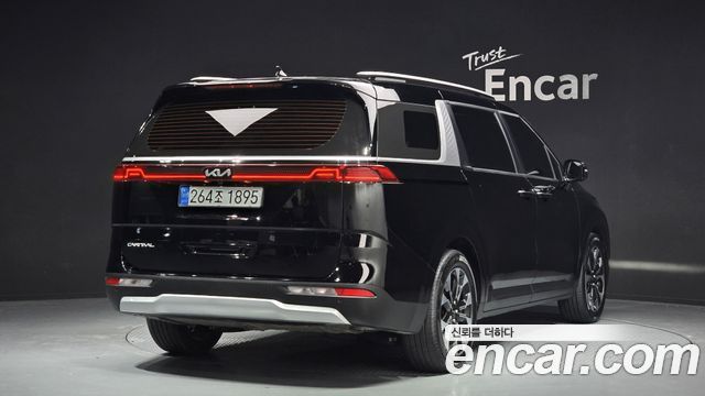 Kia Canival 2023 — photo 2