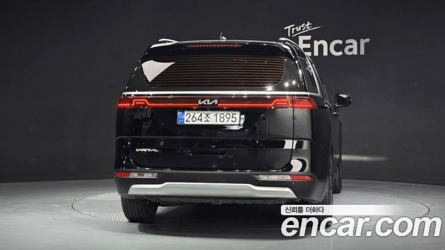 Kia Canival 2023 — photo 4