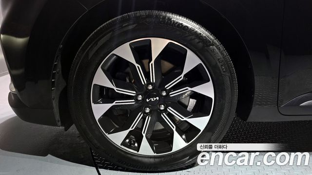 Kia Canival 2023 — photo 5