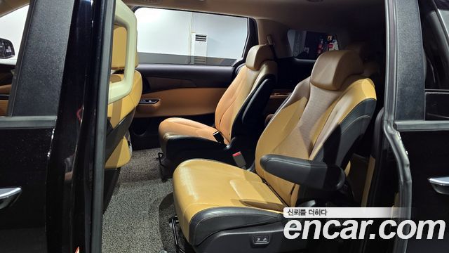 Kia Canival 2023 — photo 12