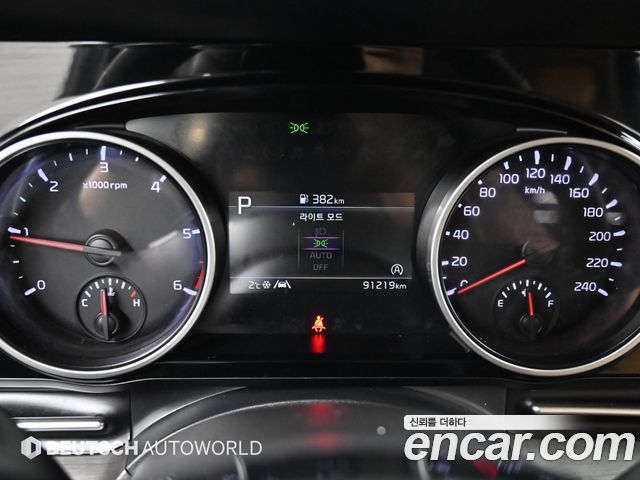 Kia Canival 2023 — photo 8