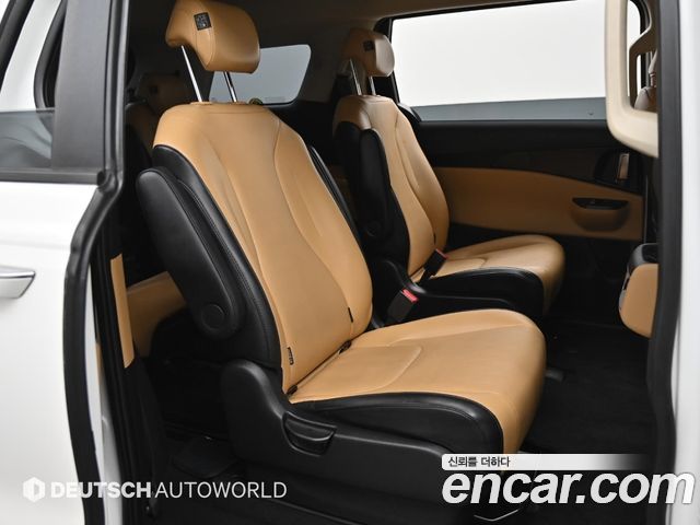 Kia Canival 2023 — photo 12