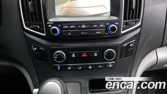 Hyundai Starex 2019 — photo 16