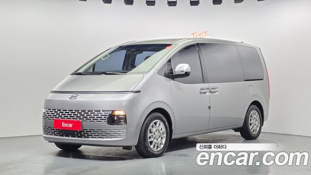 Hyundai Staria 2023 — photo 1