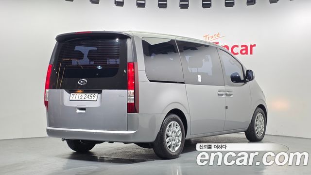 Hyundai Staria 2023 — photo 2