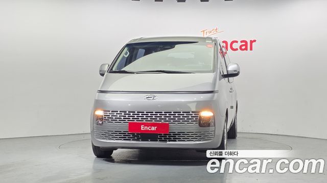 Hyundai Staria 2023 — photo 3