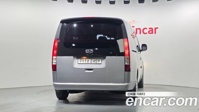 Hyundai Staria 2023 — photo 4