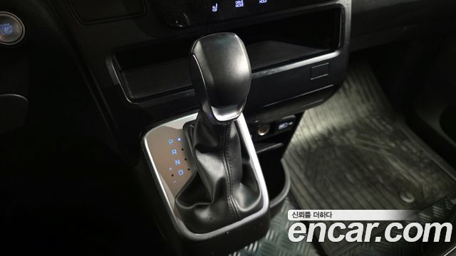 Hyundai Staria 2023 — photo 9