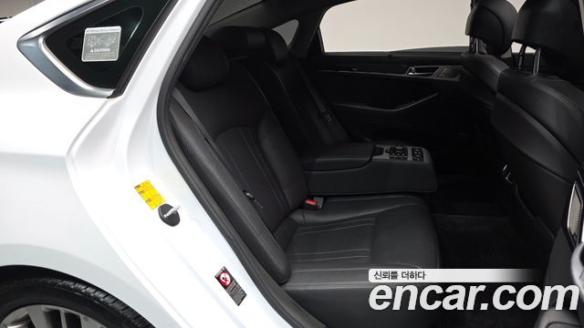 Genesis G80 2019 — photo 11