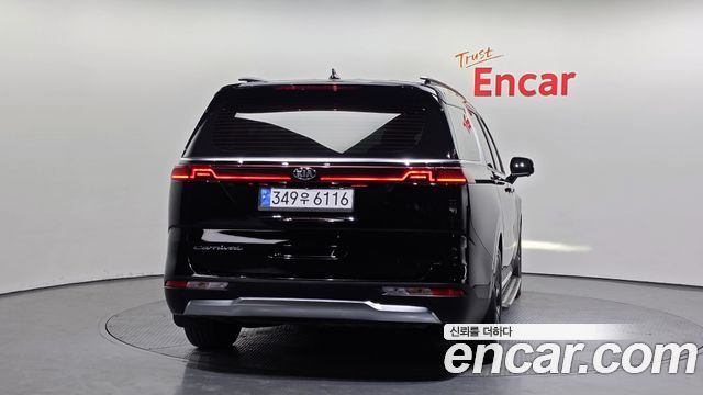 Kia Canival 2021 — photo 4