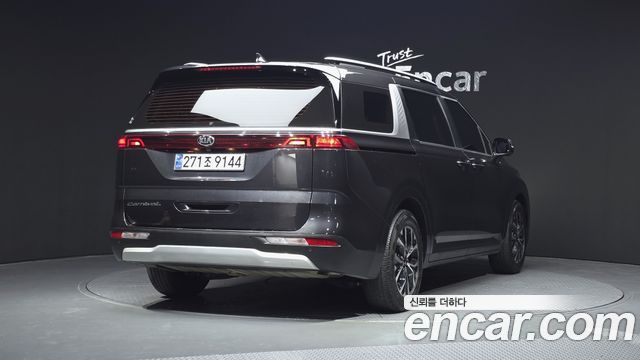 Kia Canival 2021 — photo 2
