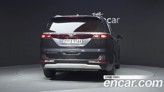 Kia Canival 2021 — photo 4