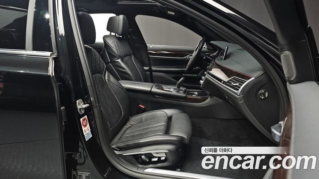 BMW 7-Series 2016 — photo 10