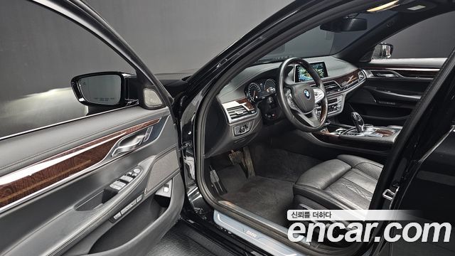 BMW 7-Series 2016 — photo 11
