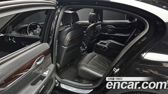 BMW 7-Series 2016 — photo 12