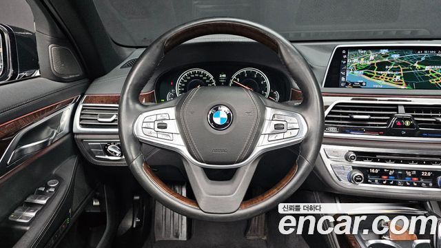 BMW 7-Series 2016 — photo 13