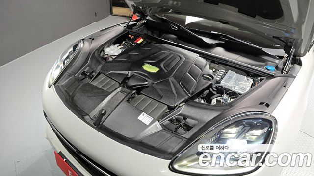 Porsche Cayenne 2022 — photo 6