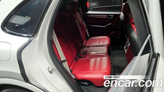 Porsche Cayenne 2022 — photo 12