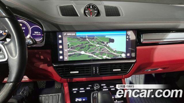 Porsche Cayenne 2022 — photo 16