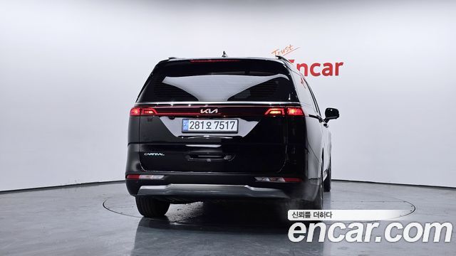 Kia Canival 2023 — photo 4