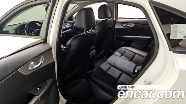 Kia K3 2022 — photo 11