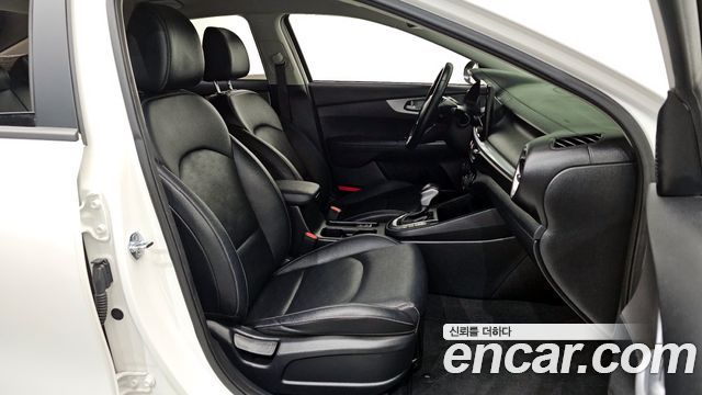 Kia K3 2022 — photo 12